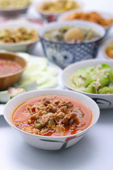 Gaeng Daeng (แกงแดง) – Rotes Curry mit Fleisch oder Gemüse - RamenHeaven